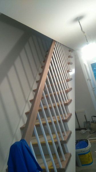 Holztreppen farbig Gelaender Stahl Alu Treppen Tischlerei Miebach Engelskirchen | Zum Vergrößern anklicken