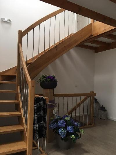 Holztreppen geoelt Gelaender Natur Treppen Tischlerei Miebach Engelskirchen | Zum Vergrößern anklicken