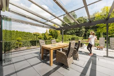 Tischlerei Miebach Engelskirchen liefert montiert Terrassendach von Glashaus SDL Atrium plus sl25 ref01052 005 retusche ci2018 | Zum Vergrößern anklicken